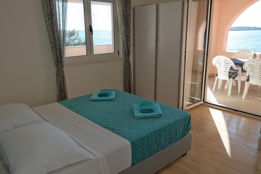 Direkt Am Meer-Apartments Puntaplanka Rogoznica  Extérieur photo